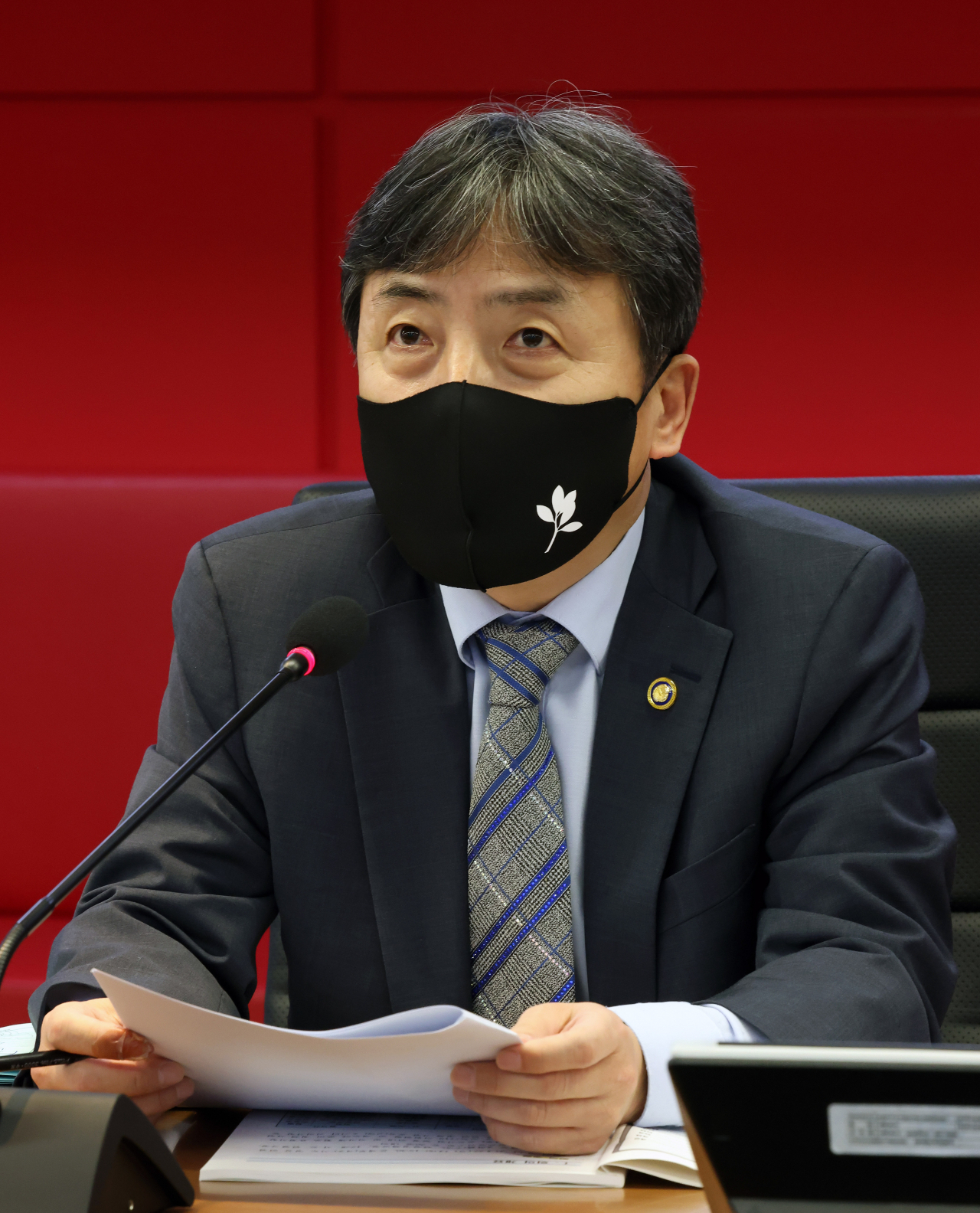 김정배 문화체육관광부 제2 차관이 17개 시도 관광국장과의 화상회의에서 관광업계에 대한 지방세 감면 등을 당부하고 있다. 관광국장들은 관광지수용태세 개선, 트레블버블 검토 등을 건의했다.