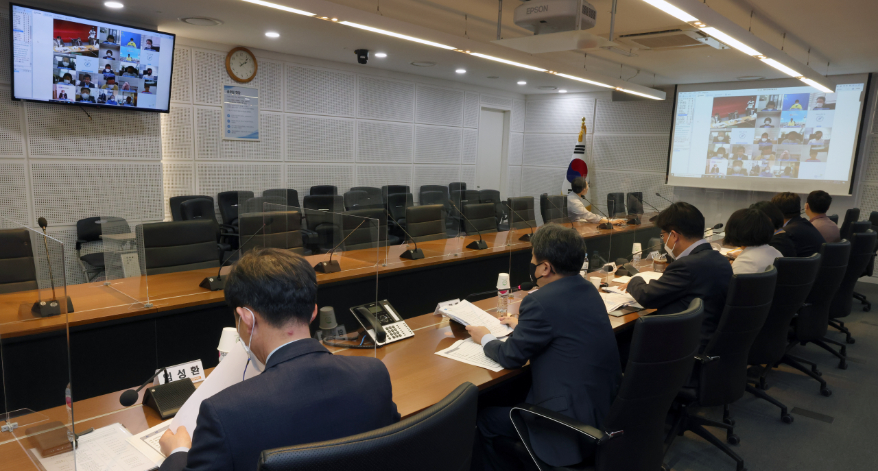 문체부와 시도관광국장들 간 화상회의. 현재 각 지자체들은 정부 지원과는 별도의 관광 회복 도약 자금, 업계 마중물 지원, 여행업체 긴급 민생지원금, 여행업 살리기 희망 기획 등을 실행하고 있다는 점을 상호 공유하기도 했다.