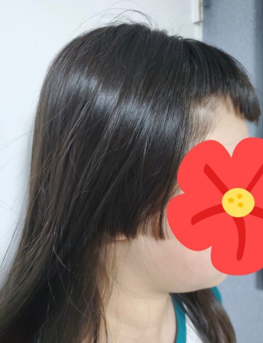 중학생 A양이 동급생인 가해자들로부터 머리카락이 잘린 모습. A양의 어머니 B씨가 찍어 한 인터넷 카페에 올렸다. [인터넷 카페 캡처]