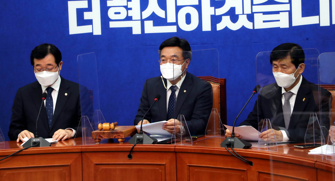 윤호중 더불어민주당 비상대책위원장이 23일 서울 여의도 국회에서 열린 비상대책위원회의에서 발언하고 있다. [이상섭 기자]