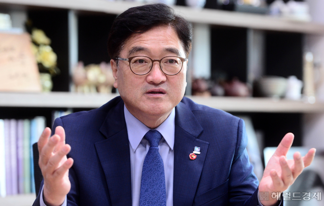 우원식 더불어민주당 대표 후보가 지난 23일 국회에서 헤럴드경제와 인터뷰를 갖고 있다. 이상섭 기자 babtong@heraldcorp.com