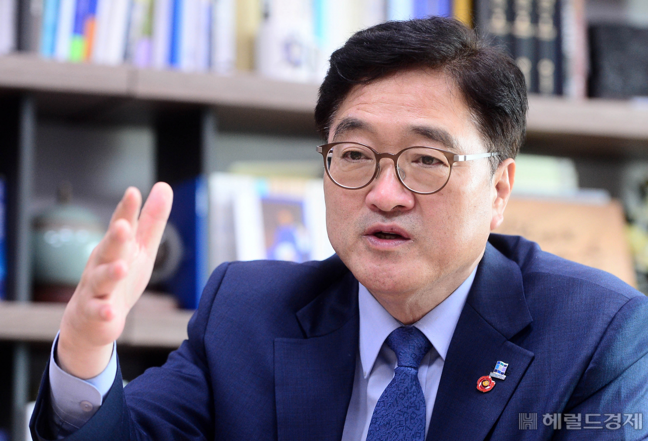 우원식 더불어민주당 대표 후보가 지난 23일 국회에서 헤럴드경제와 인터뷰를 갖고 발언하고 있다. 이상섭 기자 babtong@heraldcorp.com
