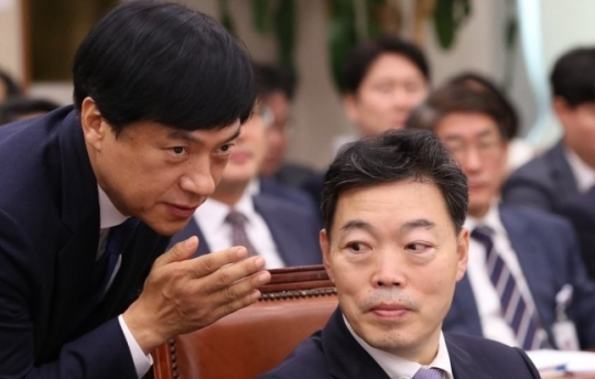 법무부 재식 시절 김오수 전 차관(오른쪽)과 이성윤 당시 검찰국장 [연합]