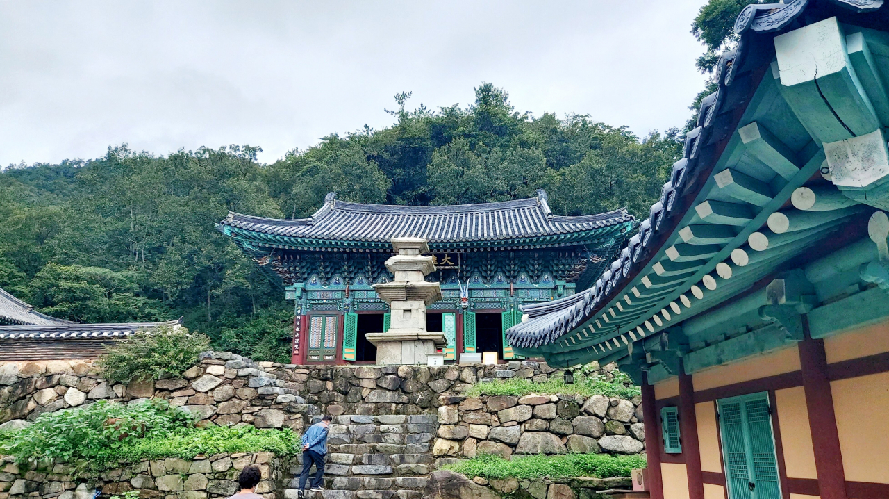 강진 청주김씨 김우필종가 금곡사 전경. 김억추와 형제들이 무예를 배웠다는 금곡사는 백제 전통무예가 전승돼 조선시대 무인을 양성한 곳이다. 삼층석탑은 국가보물로 지정됐다. [남도일보]