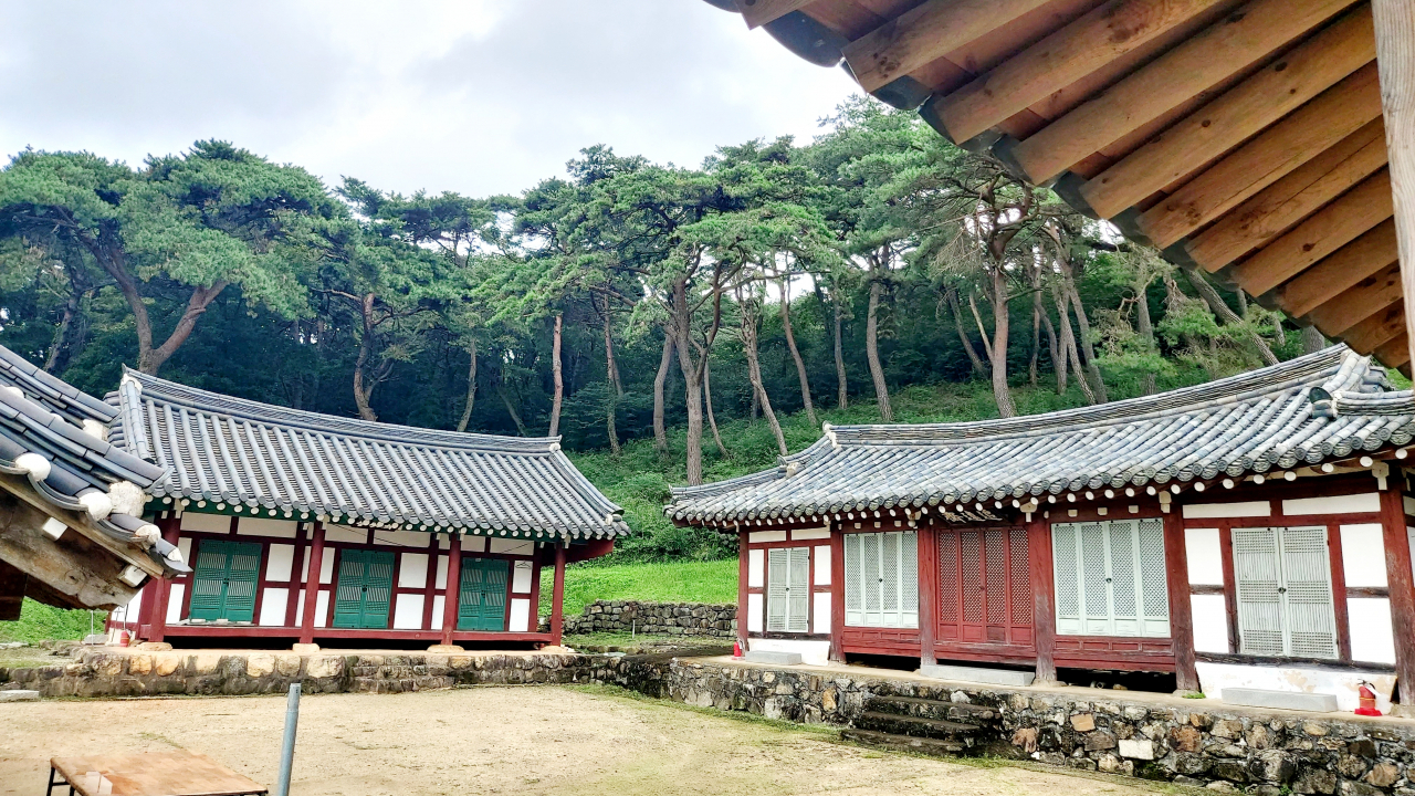 강진 청주김씨 김우필종가 추원재. 금곡사 사우는 정조가 하사했고, 흥선대원군의 서원철폐로 훼철됐다가 1946년 지방 유림에서 중건했다. [남도일보]
