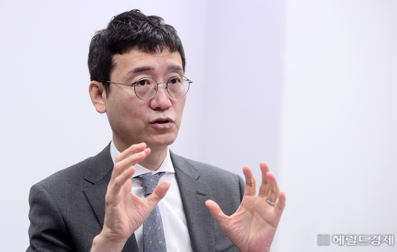 김웅 국민의힘 의원이 지난 26일 국회 의원회관에서 헤럴드경제와 인터뷰를 하고 있다. [이상섭 기자/babtong@heraldcorp.com]