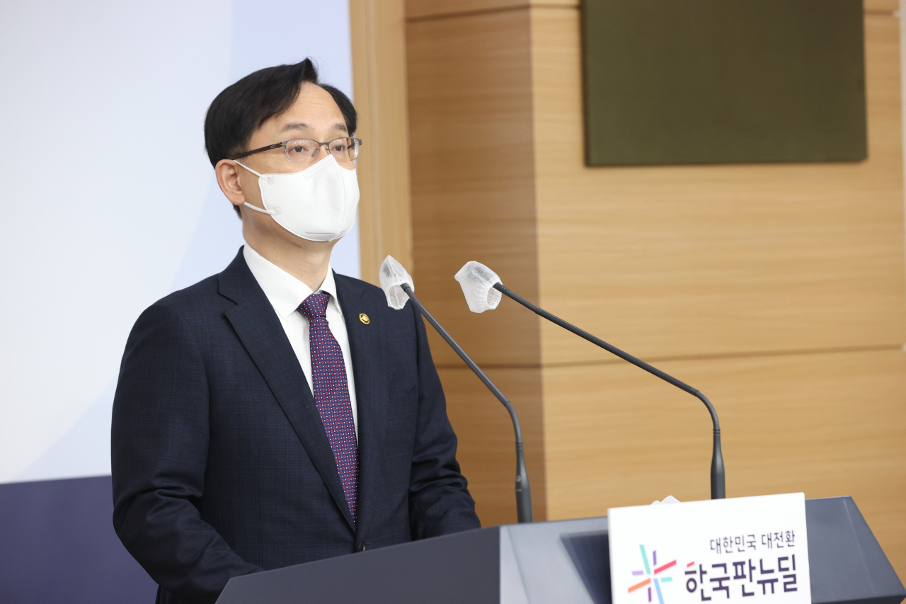 강성천 중소벤처기업부 차관이 27일 정부 서울청사에서 1분기 벤처투자와 벤처펀드 결성 현황을 설명하고 있다.[중소벤처기업부 제공]