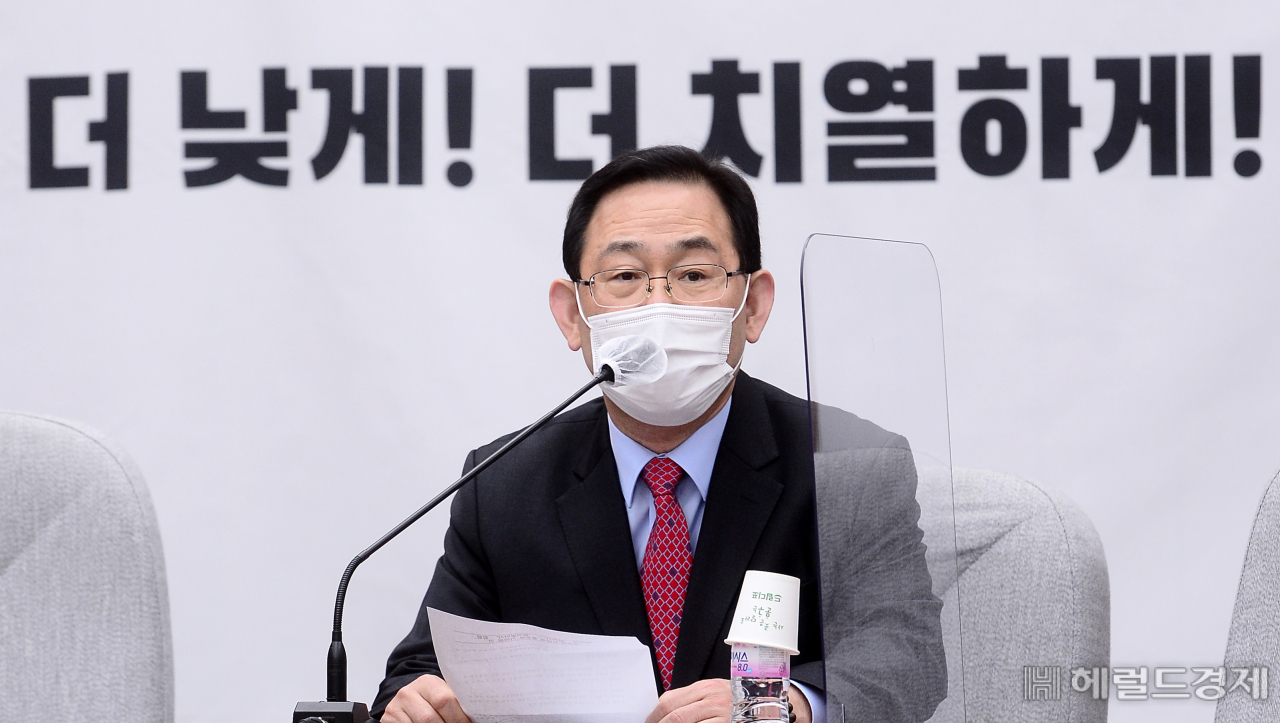[헤럴드경제=이상섭 기자] 주호영 국민의힘 당대표 권한대행이 27일 오전 서울 여의도 국회에서 열린 원내대책회의에 참석해 발언을 하고 있다. babtong@heraldcorp.com