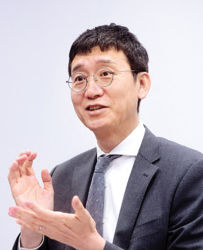 김웅 국민의힘 의원이 지난 26일 국회 의원회관에서 헤럴드경제와 인터뷰를 하고 있다. 이상섭 기자