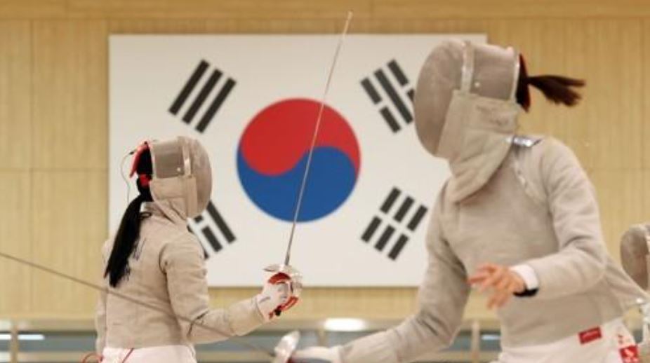 South Korean fencers train at the National Training Center in Jincheon, 90 kilometers south of Seoul, on April 14, 2021, 100 days before the opening of the Tokyo Olympics. (Yonhap)