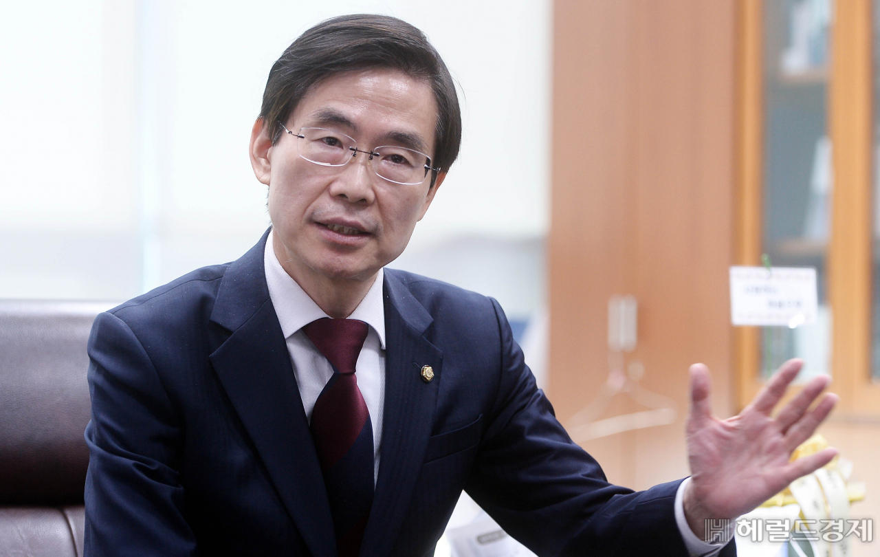 국민의힘 차기 당대표에 도전하는 조경태 의원(5선, 부산 사하을)이 27일 국회 의원회관에서 헤럴드경제와 인터뷰를 하고 있다. [헤럴드경제=이상섭 기자 babtong@heraldcorp.com]
