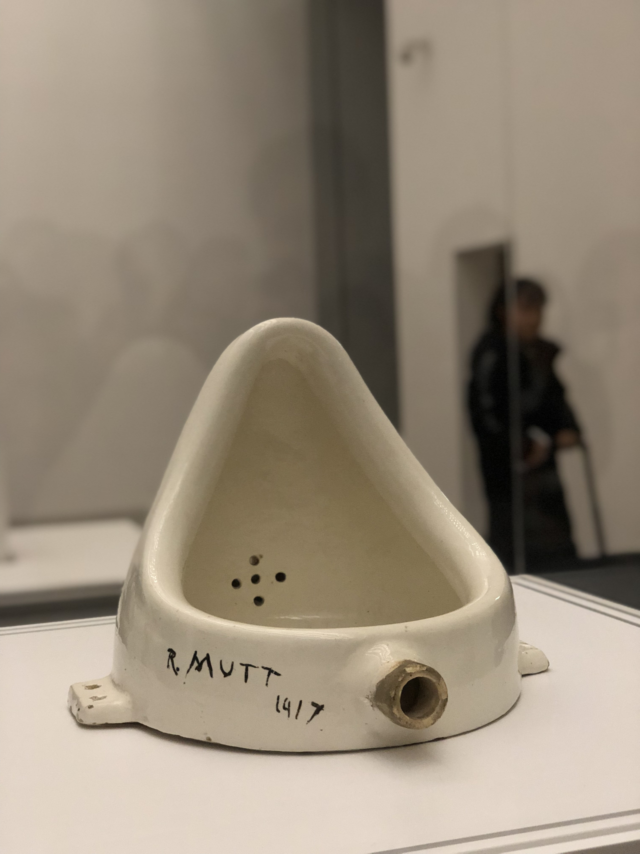 개념미술의 장을 새로 쓴 마르셀 뒤샹의 '샘'. 2018년 12월부터 이듬해 4월까지 국립현대미술관 서울에서 열린 '마르셀 뒤샹'전에서 선보였다. 미국 필라델피아 미술관과 공동주최로 한국에서 처음으로 마르셀 뒤샹의 작품을 대거 소개했다. [사진=헤럴드DB]