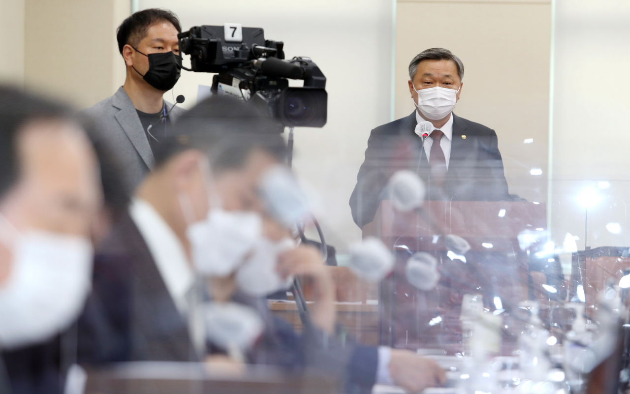 28일 서울 여의도 국회에서 열린 국회 국방위원회 전체회의에서 정석환 신임 병무청장이 인사말을 하고 있다. [연합]