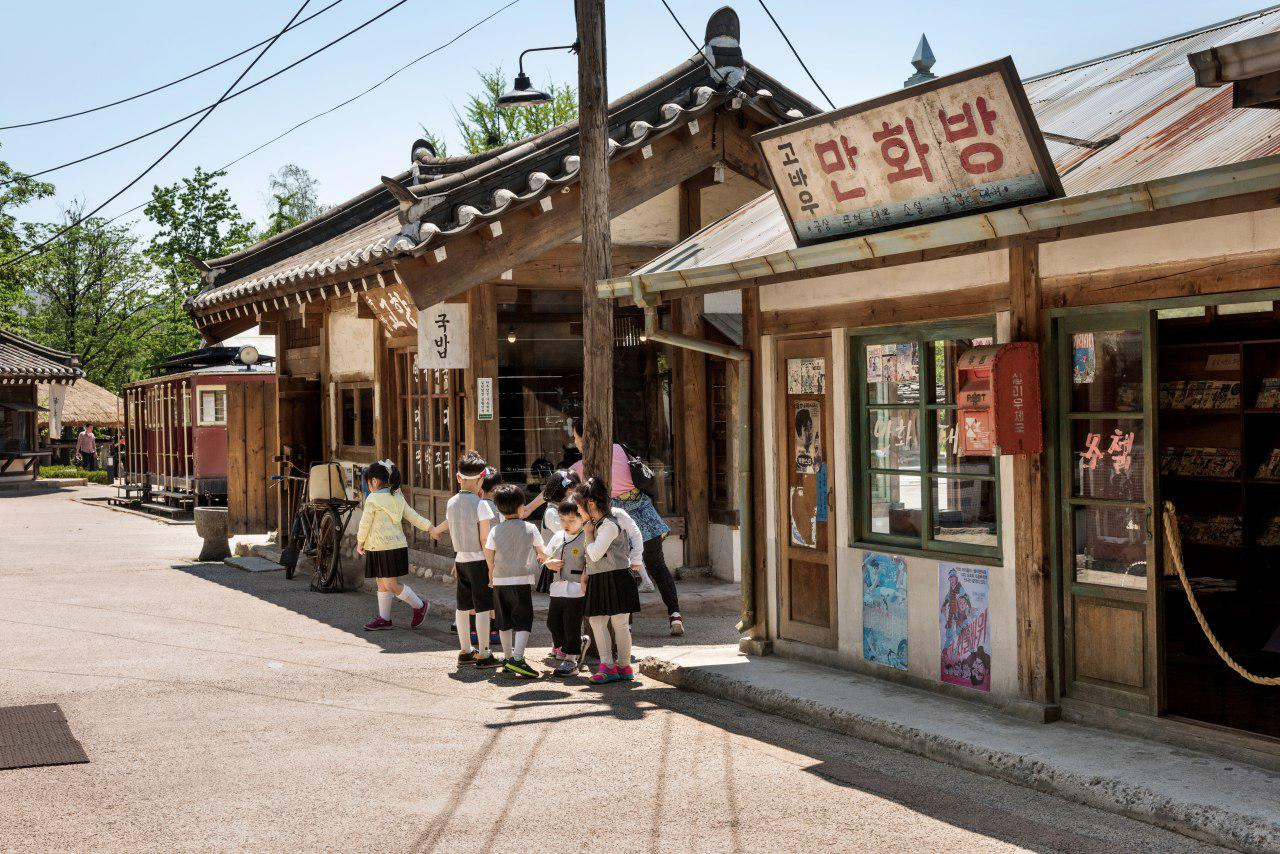 국립민속박물관 어린이박물관 옆에는 옛거리가 조성돼 있다. 세대공감 어린이날 행사가 열린다. (팬데믹 이전 촬영)