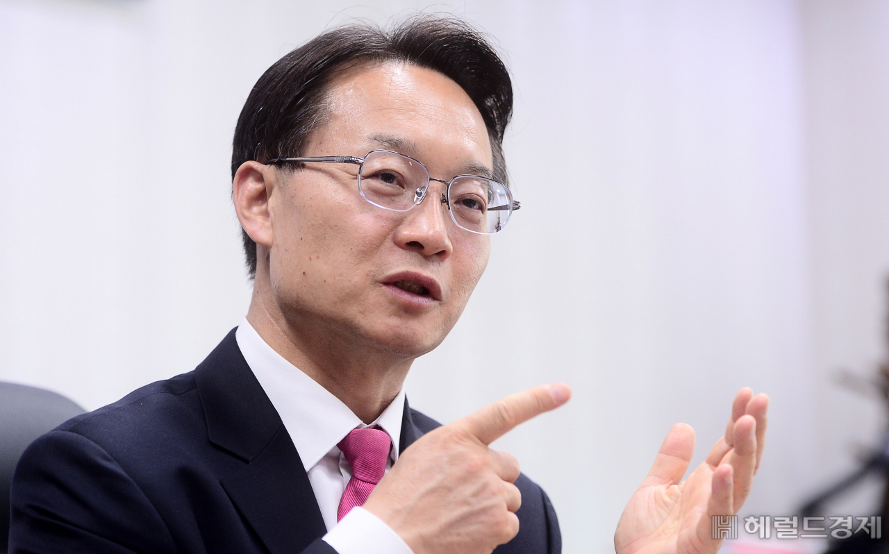 국민의힘 당 대표에 도전하는 조해진 의원이 지난 28일 국회 의원회관에서 헤럴드경제와 인터뷰를 하고 있다. [이상섭 기자/babtong@heraldcorp.com]