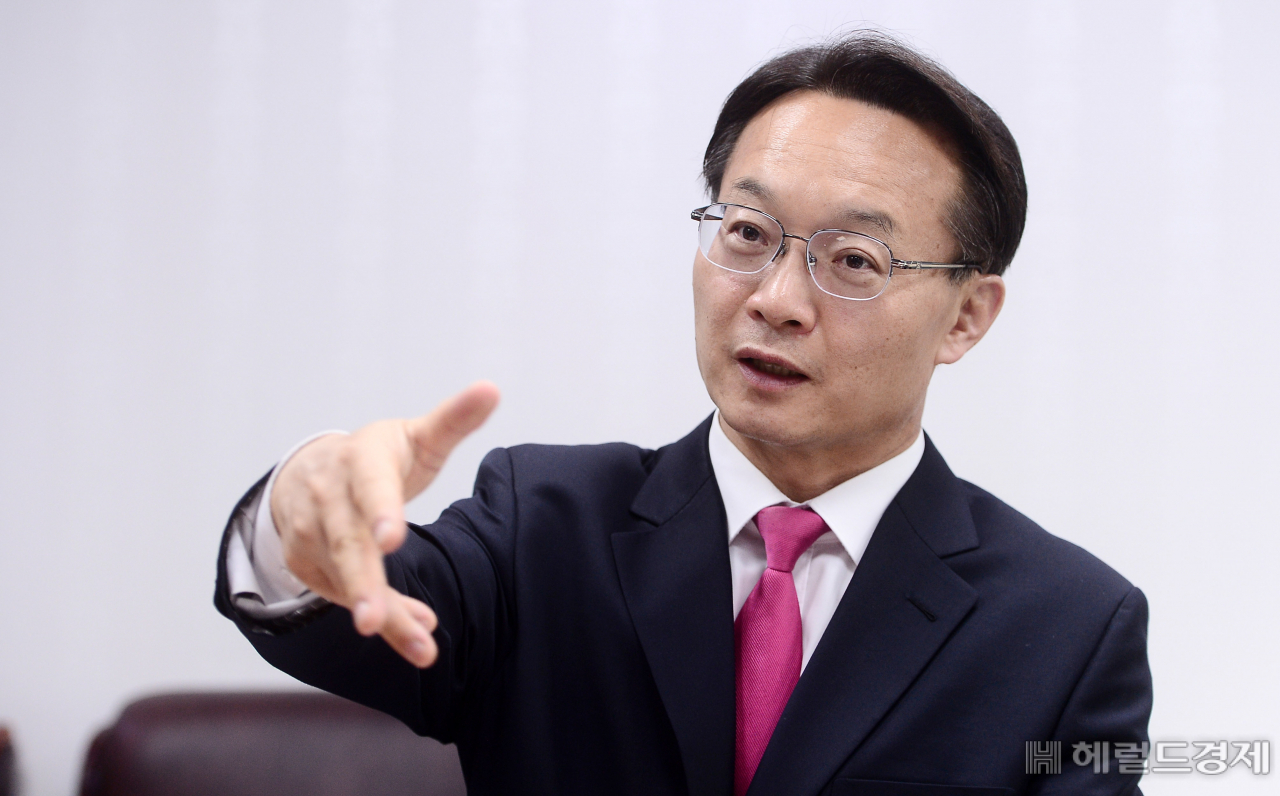 국민의힘 당 대표에 도전하는 조해진 의원이 지난 28일 국회 의원회관에서 헤럴드경제와 인터뷰를 하고 있다. [이상섭 기자/babtong@heraldcorp.com]