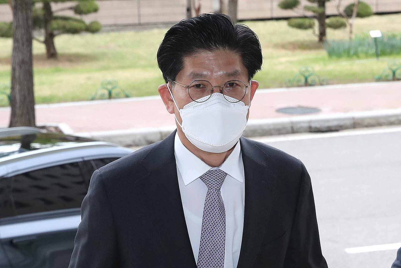노형욱 국토교통부 장관 후보자가 29일 오전 정부과천청사 서울지방국토관리청에 마련된 인사청문회 준비 사무실로 출근하고 있다. [연합]