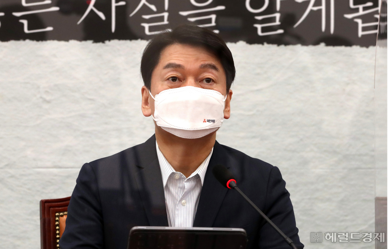 [헤럴드경제=이상섭 기자] 안철수 국민의당 대표가 29일 오전 서울 여의도 국회에서 열린 최고위원회의에서 발언하고 있다. babtong@heraldcorp.com