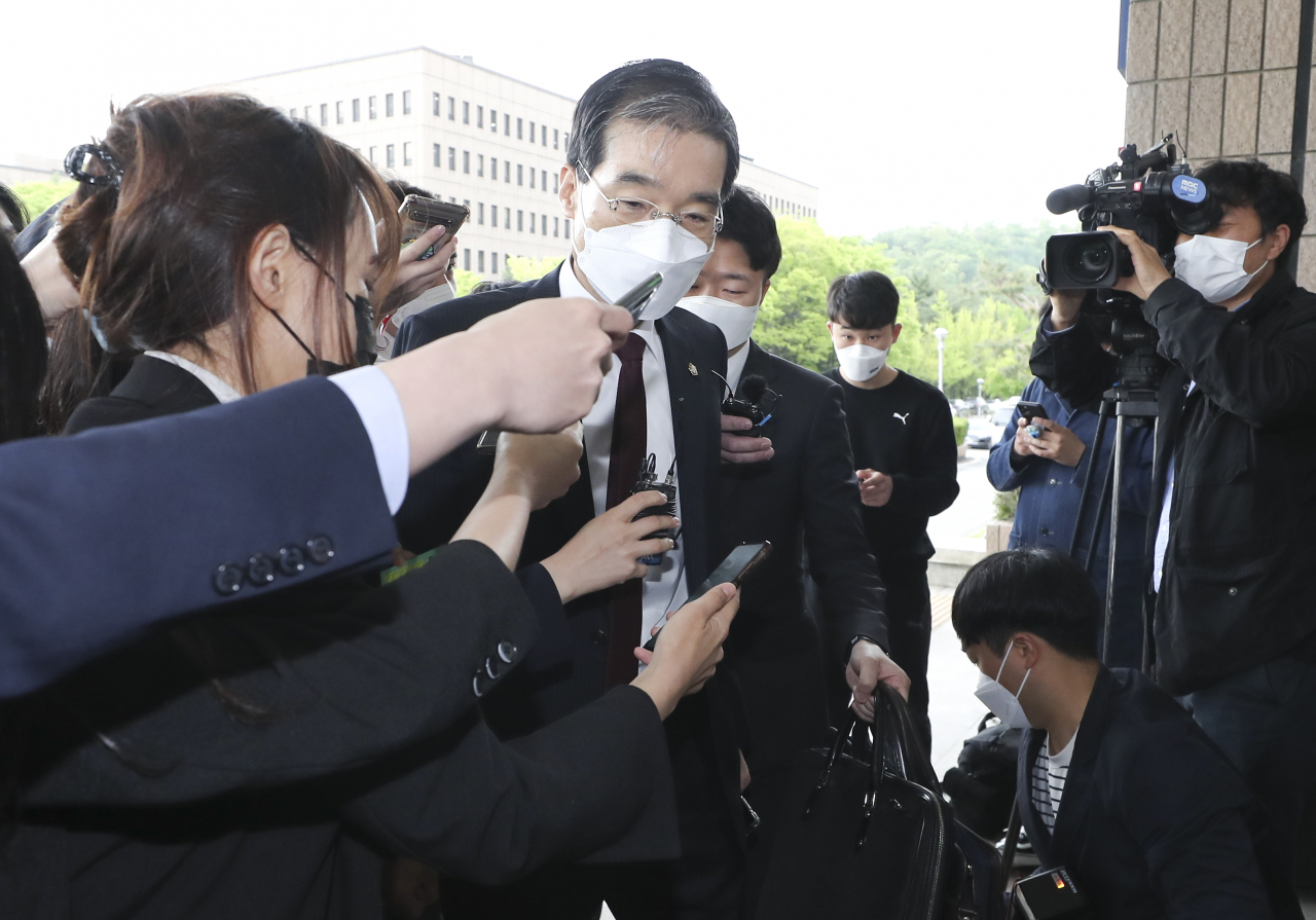 검찰총장 후보 추천위원회 위원인 이종엽 대한변호사협회장이 29일 오전 경기 과천시 정부과천청사 법무부에서 열린 검찰총장 후보 추천위원회에 참석하고 있다. [연합]