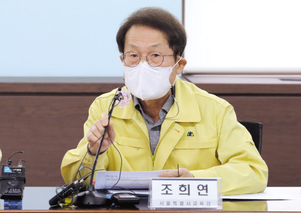 조희연 교육감이 29일 서울시교육청에서 기자간담회를 하고 있다. 조 교육감은 전교조 해직 교사 특별 채용 관련 감사원 보고서에 대해 “공적가치 실현에 높은 점수를 받은 대상자를 채용한 것”이라고 주장했다. 감사원이 최근 공개한 감사보고서에 따르면 조 교육감은 2018년 7&sim;8월 해직교사 5명을 특정해 관련 부서에 특별채용을 검토·추진하라고 지시했다. [연합]