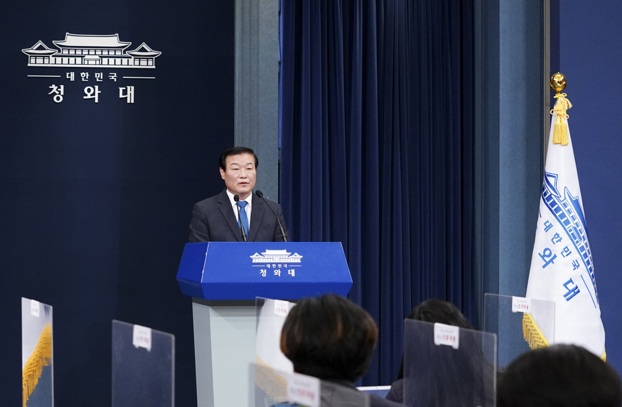 정만호 국민소통수석이 30일 오전 청와대 춘추관 대브리핑룸에서 한미정상회담 관련 브리핑을 하고 있다. [연합]
