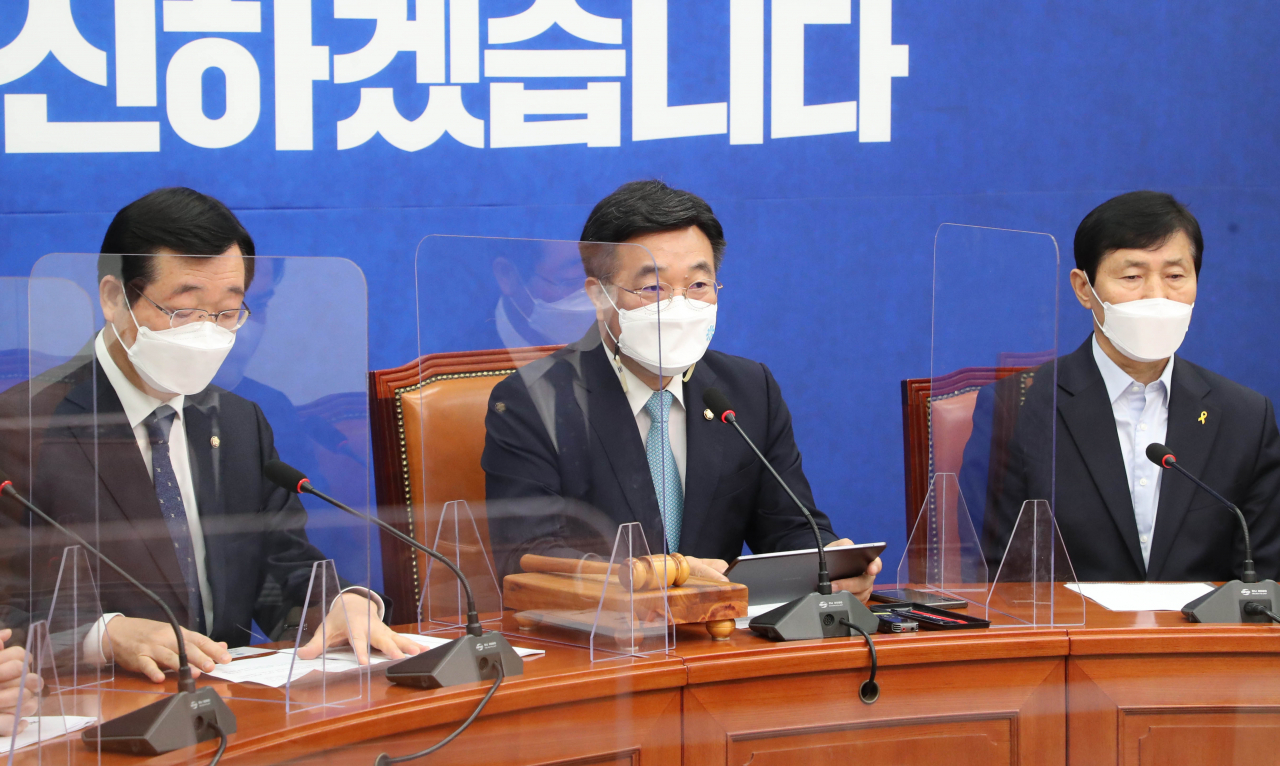 윤호중 더불어민주당 원내대표 겸 비상대책위원장이 30일 오전 서울 여의도 국회에서 열린 비상대책위원회 회의에서 발언하고 있다. [연합]