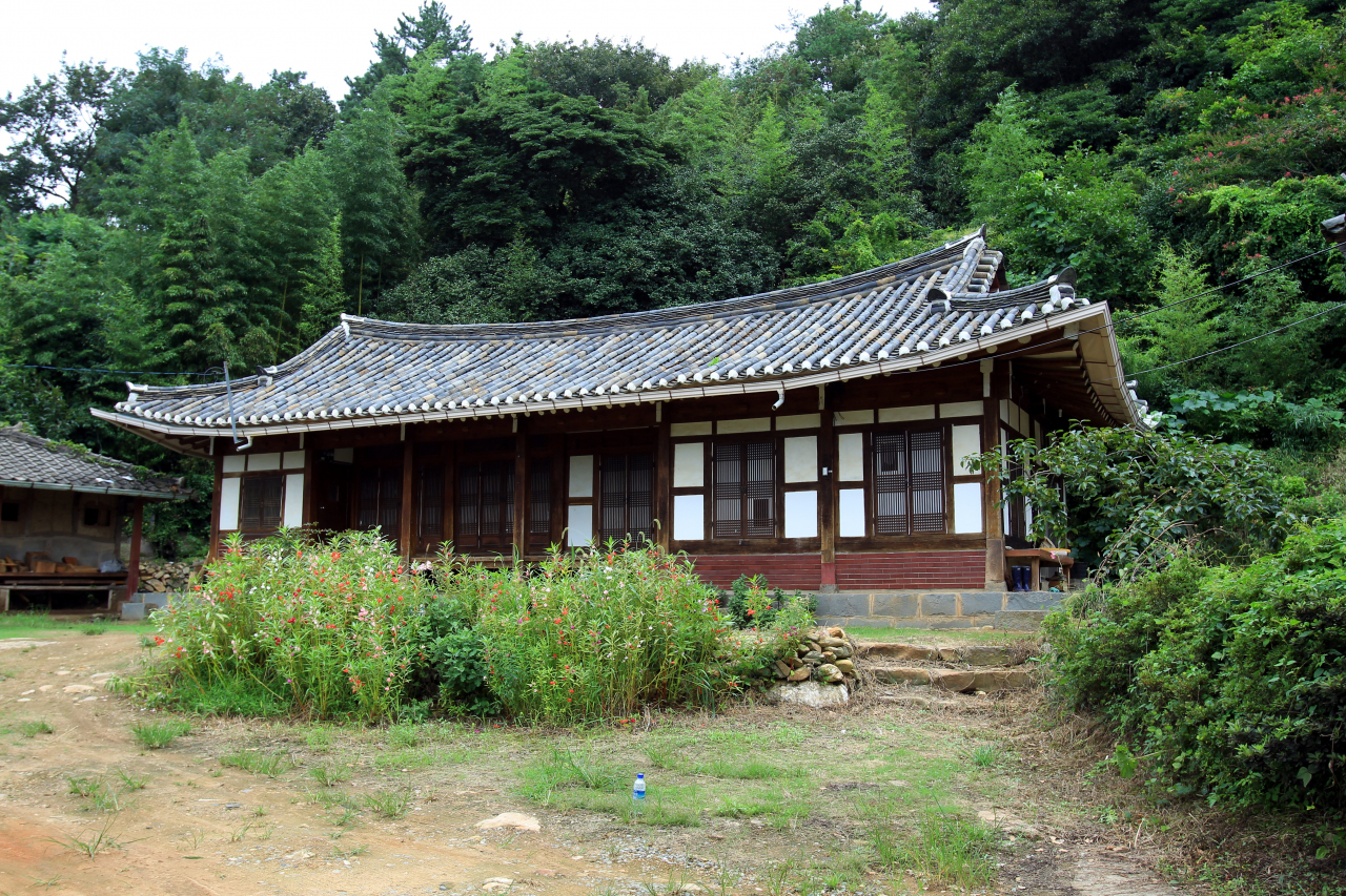해남윤씨 향촌파종가의 명발당 [남도일보 제공]