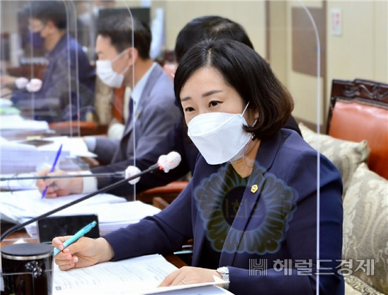 지난 4월 30일 행안위서 질의 중인 김소양 시의원.