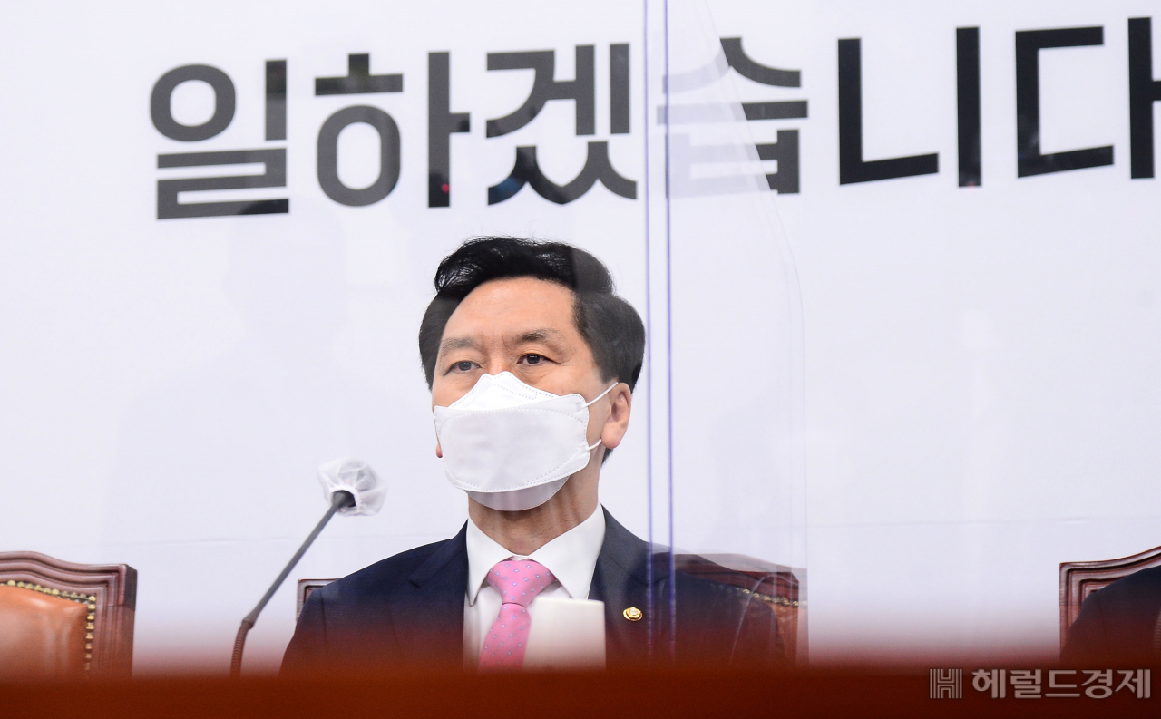 [헤럴드경제=이상섭 기자] 김기현 국민의힘 당대표 권한대행 겸 원내대표가 3일 서울 여의도 국회에서 열린 비상대책위원회의에서 발언하고 있다. babtong@heraldcorp.com