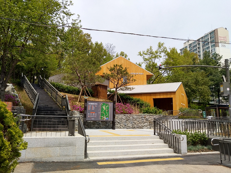 양천구 넘은들공원 내 책쉼터. [양천구 제공]
