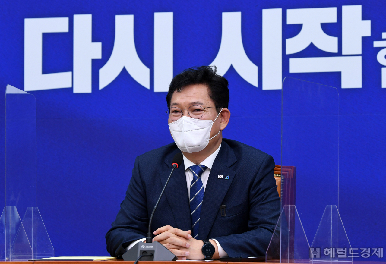 [헤럴드경제=이상섭 기자] 송영길 더불어민주당 신인 당대표가 3일 국회 당대표 회의실에서 기자간담회를 하고 있다. babtong@heraldcorp.com