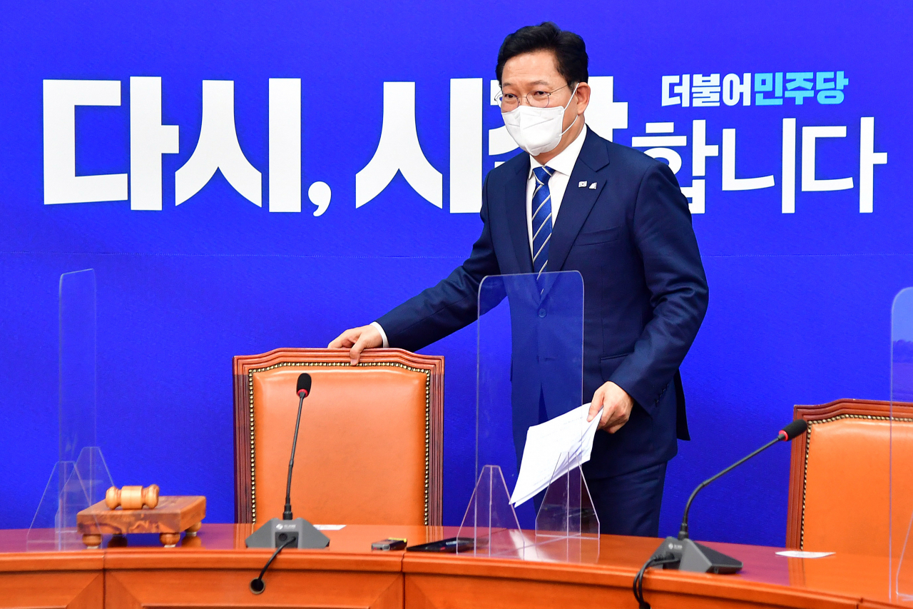 송영길 더불어민주당 새 대표가 3일 서울 여의도 국회에서 열린 첫 최고위원회의에 참석하고 있다. [연합]