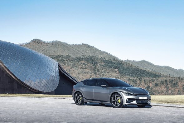 기아가 내년 하반기 선보일 예정인 고성능 전기차 모델 EV6 GT. [기아 제공]
