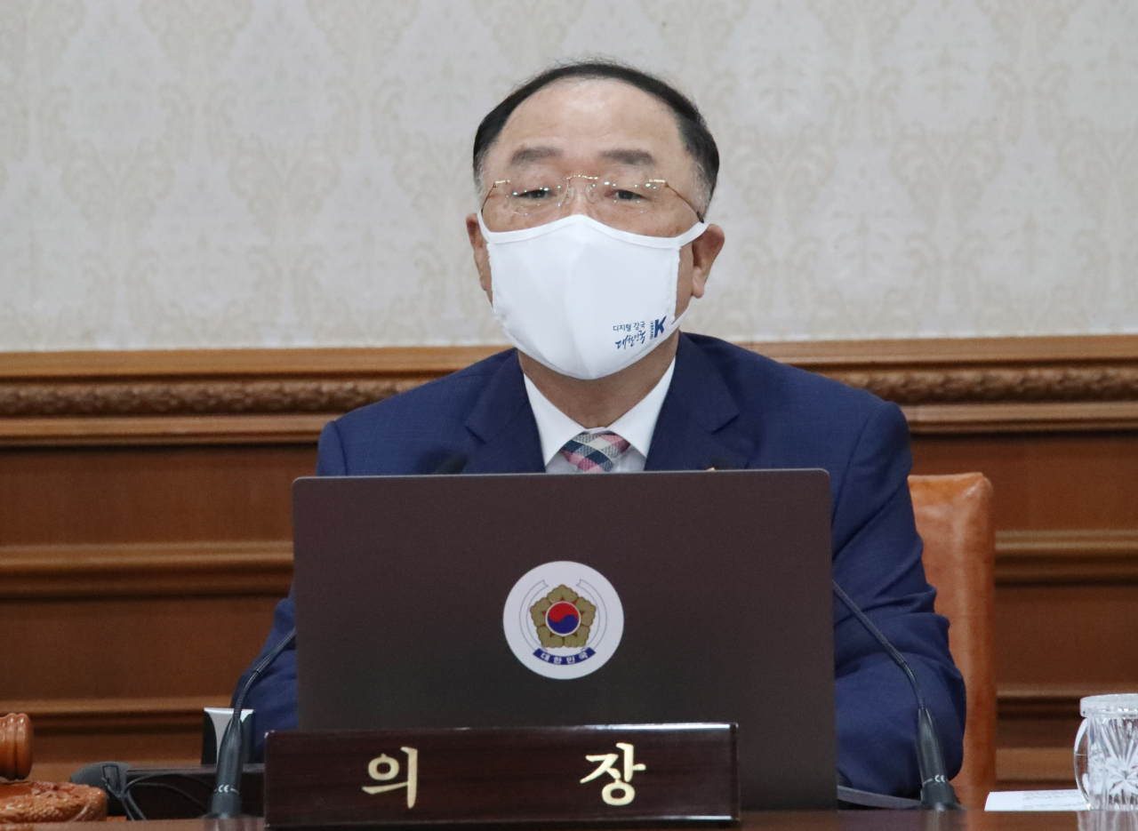 홍남기 국무총리 직무대행이 4일 오전 정부서울청사에서 국무회의를 주재하고 있다. [연합]