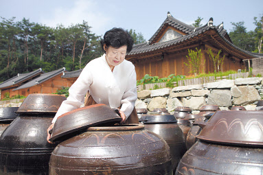 한국 전통식품명인 제35호(장류)인 종부 기순도 씨. [남도일보 제공]
