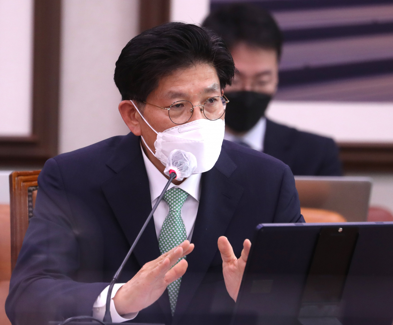 노형욱 국토교통부 장관 후보자가 4일 국회 국토교통위원회에서 열린 인사청문회에서 답변하고 있다. [연합]