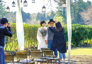 제주 동북지역에 많은 리마인드 웨딩 연출 장면.