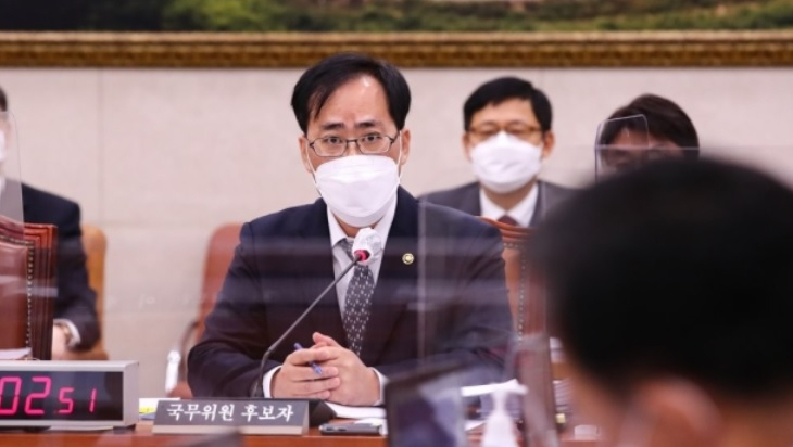 박준영 해양수산부 장관 후보자가 4일 국회 농림축산식품해양수산위원회에서 열린 인사청문회에서 답변하고 있다. [연합]