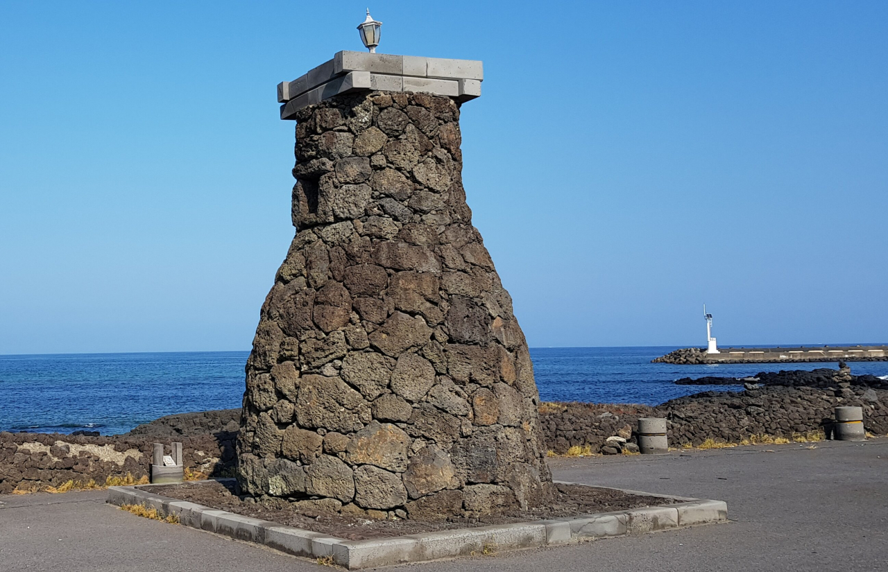 “경주냐?” 첨성대 in 제주 온평. 제주의 첨성대는 도대 즉 등대다.