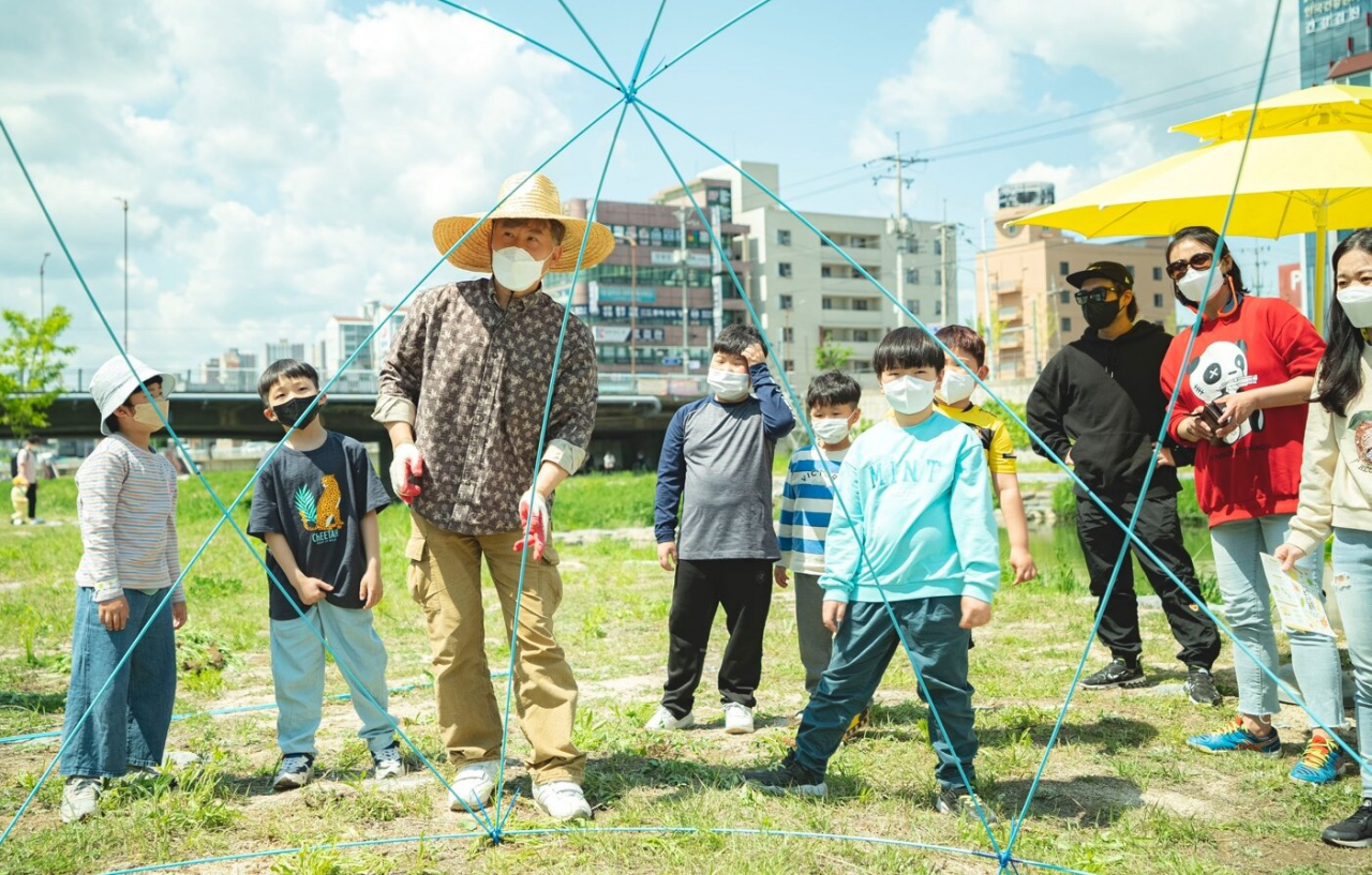 춘천놀이-뒹굴뒹굴: 상호지지 돔 구조물 만들기 체험