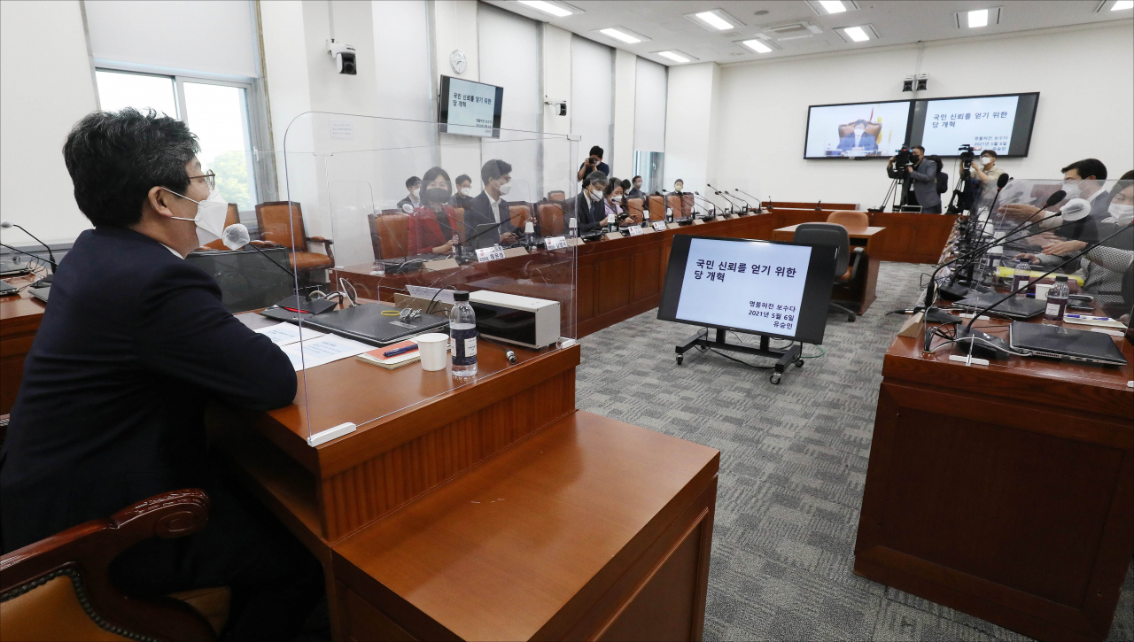 6일 오전 서울 여의도 국회에서 열린 국민의힘 초선 모임 ‘명불허전 보수다’에서 유승민 전 의원이 국민 신뢰를 얻기 위한 당 개혁을 주제로 강연하고 있다. [연합]