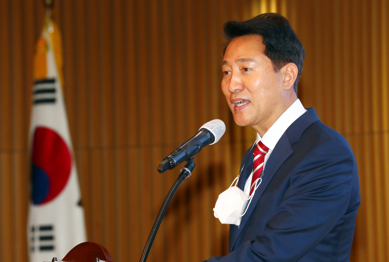 오세훈 서울시장이 3일 오후 서울시청 다목적홀에서 열린 서울비전 2030 위원회 발대식에서 인사말을 하고 있다. 연합뉴스