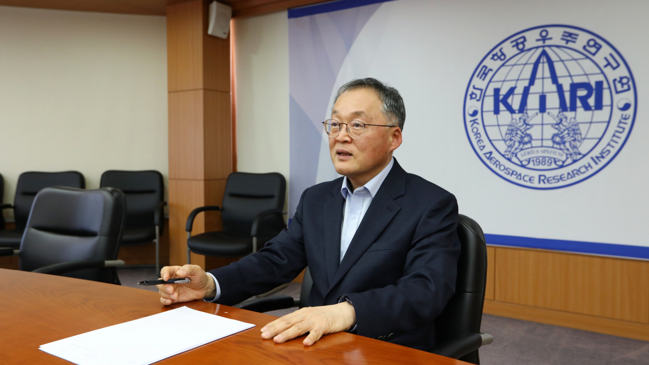 이상률 한국항공우주연구원장이 6일 열린 온라인 기자간담회에서 현안에 대해 설명하고 있다.[한국항공우주연구원 제공]