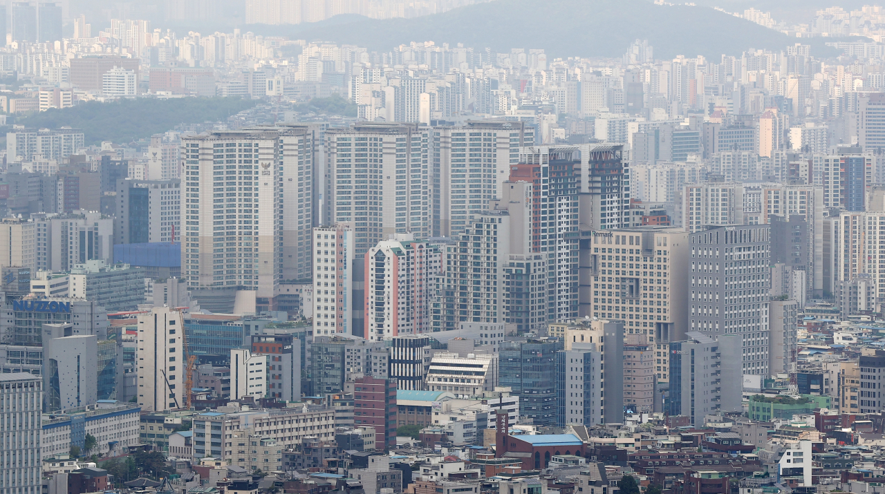 서울 남산에서 바라본 서울 시내의 아파트 단지모습. [연합]
