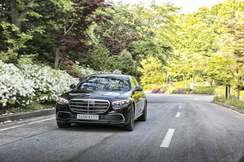 Mercedes-Benz S-Class returns with smart technology twist