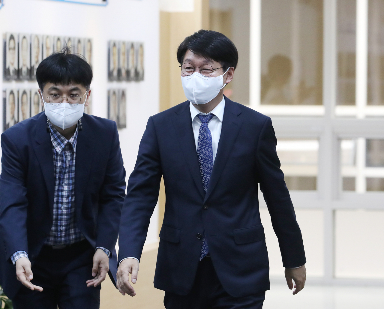 안경덕 고용노동부 장관이 지난 7일 오전 세종시 정부세종청사에서 열린 취임식에 입장하고 있다. [연합]