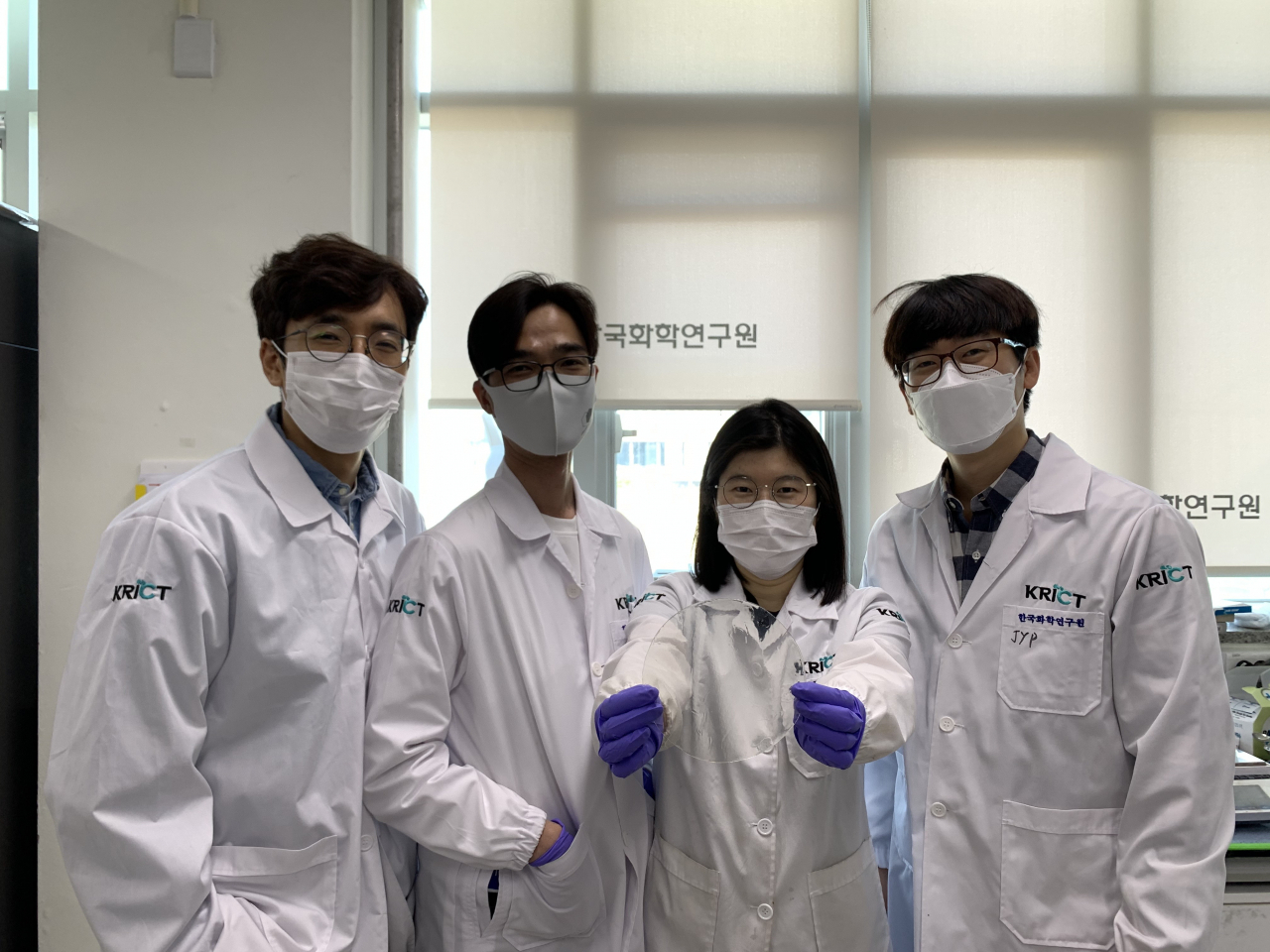 왼쪽부터 화학연 오동엽 박사, 황성연 박사, 김선미 연구원, 박제영 박사.[한국화학연구원 제공]