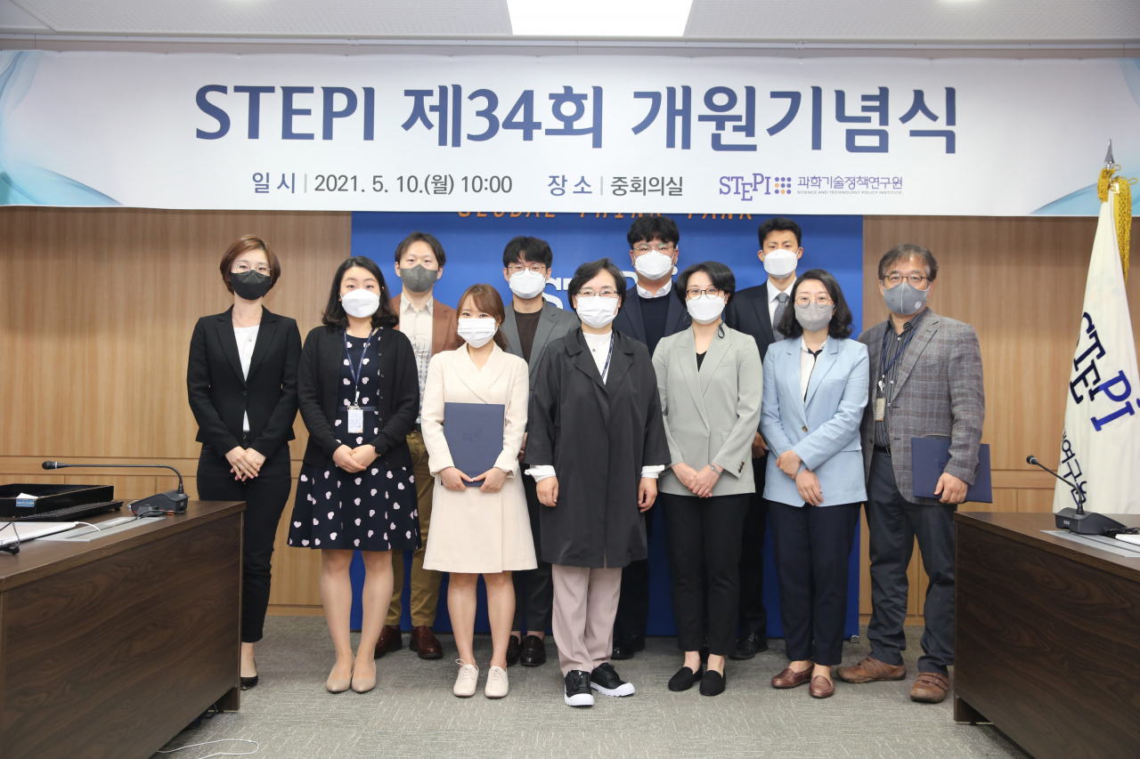 올해의 STEPIan 수상자들이 기념촬영을 하고 있다.[STEPI 제공]