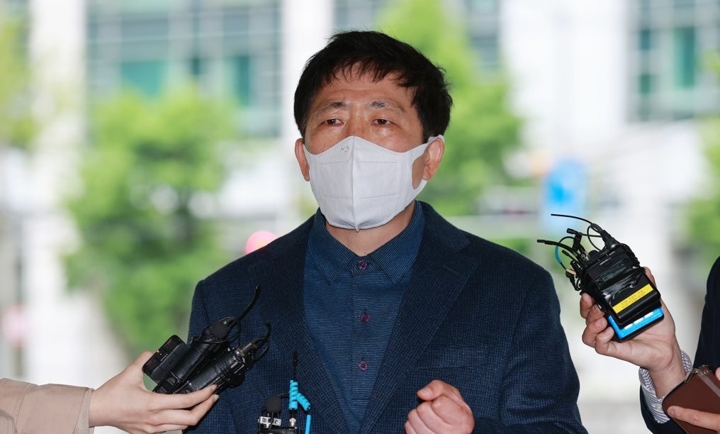 Park Sang-hak, an anti-Pyongyang activist, speaks to reporters at the Seoul Metropolitan Police Agency on May 10, 2021, before being questioned by police about his recent anti-Pyongyang leaflet campaign. (Yonhap)