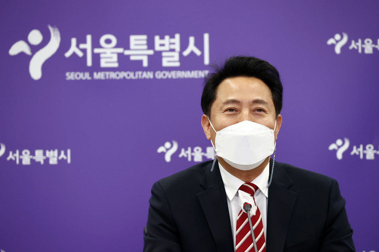 7일 오후 서울시청에서 열린 어디나지원단 온라인 발대식에서 오세훈 서울시장이 격려사를 하고 있다. 연합뉴스